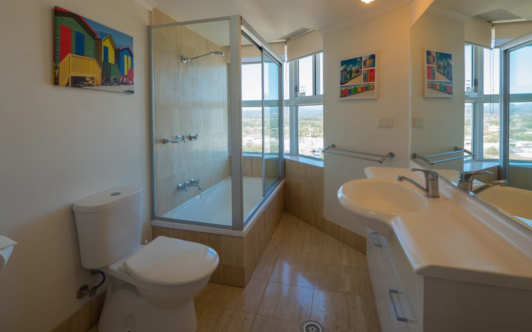 Burleigh Surf Accommodation Bathroom